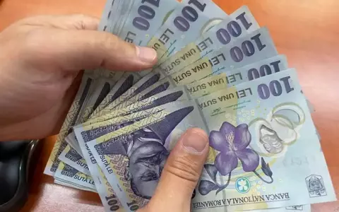 Ajutor financiar de 800 de lei pentru pensionarii cu venituri mici. Când vor primi banii cei 2,5 milioane de români