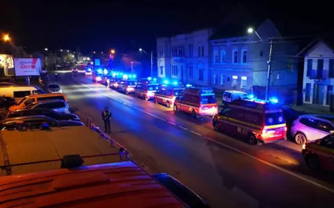 Carne expirată de 3 ani la Balul Însuraților din Reghin, unde au petrecut 400 de oameni. Zeci de persoane au ajuns la spital cu ambulanțele / Măsurile luate de ANPC