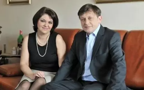 Cum a cunoscut-o Crin Antonescu pe Adina Vălean, pe vremea când era căsătorit cu prima soție: "N-am avut relațiile care sunt insinuate mizerabil cât a trăit soția mea"