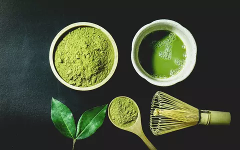 Ce este Matcha, băutura verde care poate fi o alternativă mai sănătoasă pentru cafea. Ce efecte secundare ar putea avea