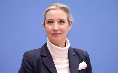 Cine e Alice Weidel, liderul AfD Germania. E căsătorită cu o femeie, locuiește în Elveția și a fost susținută de Elon Musk și JD Vance