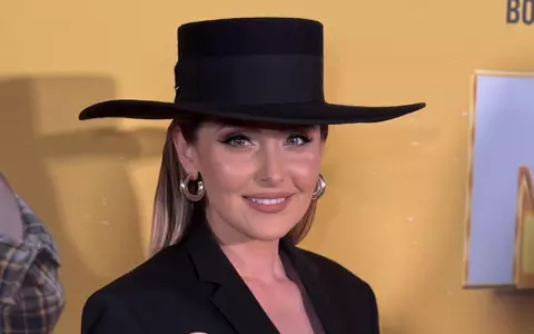 Alina Sorescu, sexy într-un costum negru, decoltat, și cu pălărie a la Melania Trump, la un eveniment monden. Cum arată viața ei, după divorț: ”Am fost plecată cu fetele, toată săptămâna, într-un loc superb...”  / EXCLUSIV