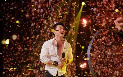 Cine este Hou Kai, primul Golden Buzz de la Românii au talent, sezonul 15: "Ce ai făcut tu mi se pare că sfidează tot, gravitație, legile fizicii". Povestea acrobatului trimis în finală de Smiley și Pavel Bartoș