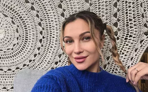 Cum a convins-o Adi Sînă pe Lora să urmeze o carieră solo: ”El, săracul, mă mai suna, dar eu nu voiam să aud. Nu voiam să știu de muzică și de scenă...”