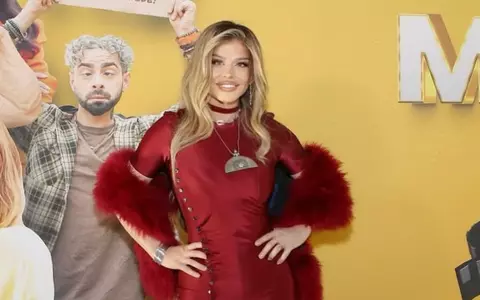 Cum s-a îmbrăcat Loredana la premiera filmului Mentorii. A purtat o rochie spectaculoasă și bijuterii din India: ”Personajul pe care îl joc este ca un fel de guru al unei secte...”/ EXCLUSIV