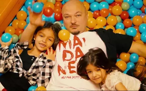 Puya susține că nu se va implica în viața amoroasă a fiicelor lui: „Nu ține de mine, nu poți să păzești tu și să impui unei fete cu cine să iasă, că nu-ți va ieși". Cum le educă artistul