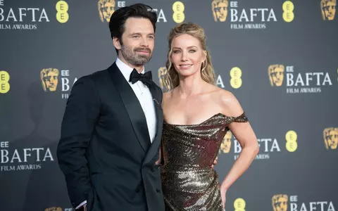 Sebastian Stan și iubita lui, Annabelle Wallis, apariție elegantă pe covorul roșu la premiile BAFTA. Actorul român n-a câștigat premiul pentru „Cel mai bun actor în rol principal”