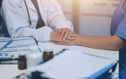 Pacienții bolnavi de cancer din România beneficiază de tratament oncologic gratuit, chiar dacă nu au asigurare. Ce pași trebuie urmați