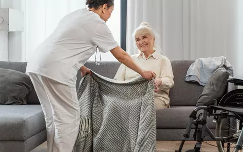 Soluții complete pentru o viață demnă și confortabilă la bătrânețe