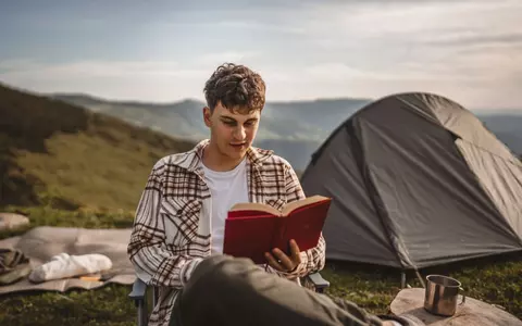 3 idei de cadouri de Crăciun pentru cei care preferă romanele de aventură