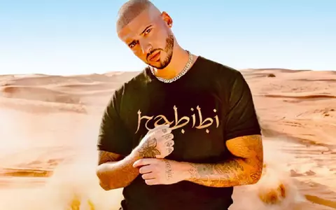 Cum a devenit celebru în toată lumea Andreas Koundourakis, autorul viralului 'Habibi, come to Dubai! Yalla!': „Înainte să fac videoclipul, vorbeam la telefon cu mama și îmi spunea cât de mult îmi duce dorul. Am vrut să o surprind și…” / EXCLUSIV