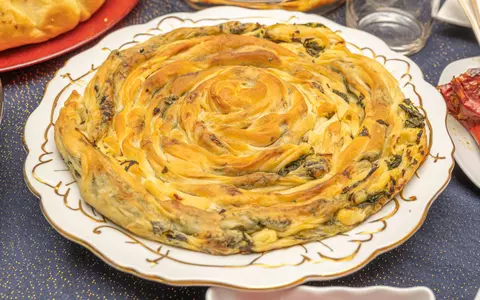 Rețetă de banitsa cu spanac și brânză, o delicioasă plăcintă bulgărească