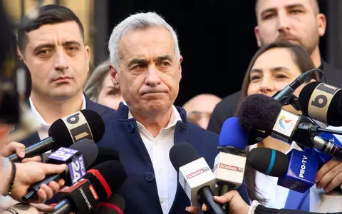 Călin Georgescu NU poate candida la alegerile prezidențiale 2025. CCR i-a respins contestația, în unanimitate / Susținătorii scandează, iar Anca Alexandrescu a scris un mesaj revoltător