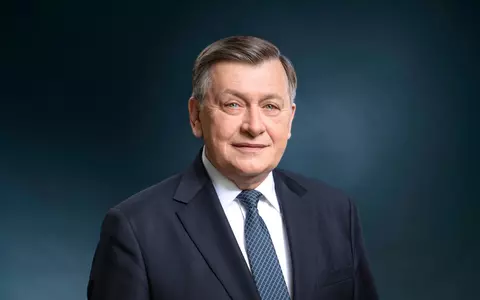 Ce avere are Crin Antonescu. Deține mai multe terenuri și locuințe, trei autoturisme și are economii de peste 350.000 de euro