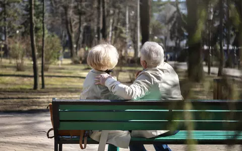 Schimbări importante în noua lege a pensiilor. Se trece mai devreme la vârsta standard de pensionare de 65 de ani și apar noi reguli privind pensia anticipată