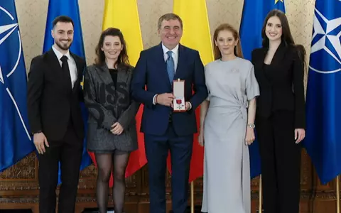 Gheorghe Hagi, decorat de președintele interimar Ilie Bolojan cu „Steaua României”, cea mai înaltă distincție a țării. Imagini cu marele sportiv, alături de soție, fiică și nora acestuia