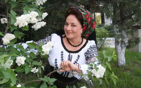 Câți bani are de primit Laura Lavric de la sora care a denigrat-o public: „În fiecare lună îmi mai plătește din daunele morale. Nu o urăsc, nu o iubesc, nu o mai vreau în viața mea că e periculoasă"