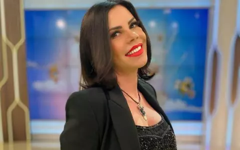 Cine este Luminița Anghel. Artista a trecut prin două divorțuri, are un fiu biologic și e în scandal de mulți ani cu băiatul ei adoptiv, David Pușcaș