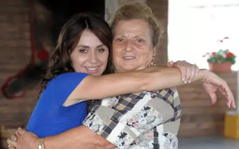 Nadia Comăneci a dat cu mătura şi a gătit acasă, cu mama ei, de 8 Martie: "Am o mamă de nota zece"/ Imagini unice cu "Zeiţa de la Montreal"