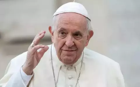 Prima imagine cu Papa Francisc de la internarea în Spitalul Gemelli. Suveranul Pontif, în rugăciune în capela spitalului