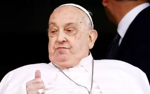 Papa Francisc, externat după 5 săptămâni de spitalizare: "M-a îndurerat reluarea gravelor bombardamente israeliene în Fâșia Gaza, cu atât de mulți morți și răniți. Cer să tacă imediat armele"