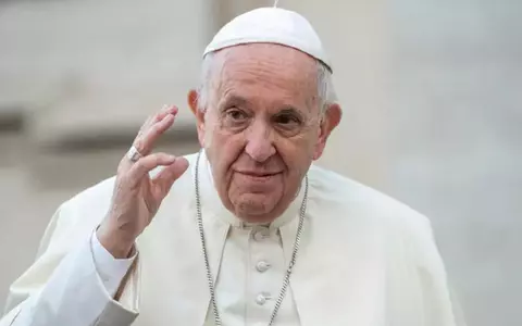 Cine este Papa Francisc. Are 88 de ani, provine dintr-o familie cu cinci fii, a obținut diploma de tehnician chimist, iar apoi a ales preoția