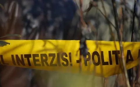 O femeie din Slatina, înjunghiată mortal în propria casă. Criminalul voia să-l atace, de fapt, pe fiul victimei, pe care îl bănuia că este amantul soției sale