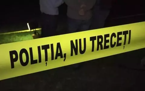 Crimă înfiorătoare în Onești: o femeie de 57 de ani a fost ucisă de fiul cu probleme psihice. Bărbatul a încercat, ulterior, să se sinucidă
