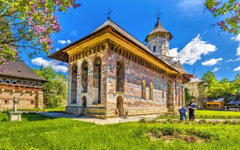 Reguli de purtare când mergi la mănăstire
