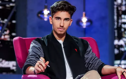 Sebastian Dobrincu recunoaște că a avut dintotdeauna o relație complicată cu părinții. Ce cuvinte dureroase i-a spus mamei lui: „Cândva, o să ajung foarte important și să nu-ți atribui vreun merit”