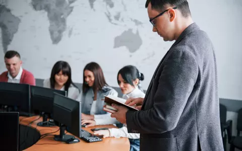 Transformă-ți pasiunea în profesie - Descoperă beneficiile unui curs de formator