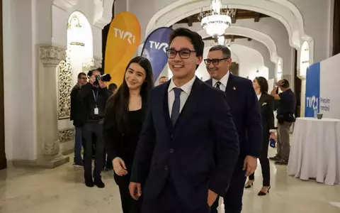Cum arată acum Andrei și Irina Ponta, copiii cei mari ai lui Victor Ponta. Imagini rare cu ei, în culise la dezbaterea electorală de la TVR