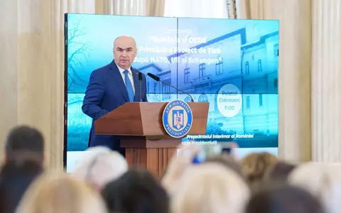 Câți bani pierde un parlamentar, în 2025, dacă lipsește nemotivat de la ședințe. Ilie Bolojan a promulgat legea