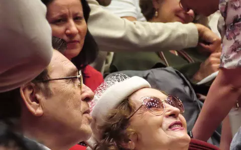 Cum s-a îmbrăcat Angela Similea la un spectacol în memoria lui Gabriel Cotabiță. Artista în vârstă de 78 de ani a fost absolut superbă și a atras toate privirile