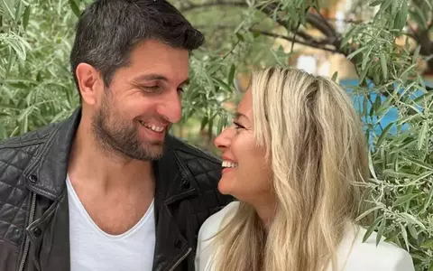 Laura Cosoi și Cosmin Curticăpean au revenit în locul în care el a cerut-o în căsătorie. Au sărbătorit 10 ani de la logodnă: „Aceeași geacă. Aceiași noi"