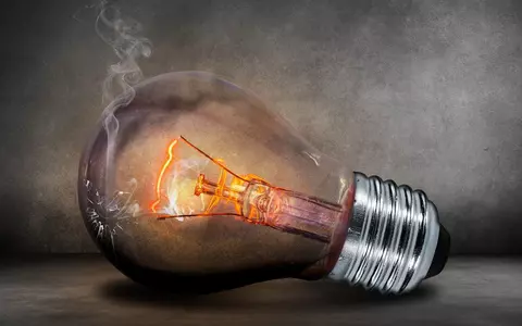 Românii care vor plăti facturi la electricitate de trei ori mai mari, începând cu luna iulie 2025