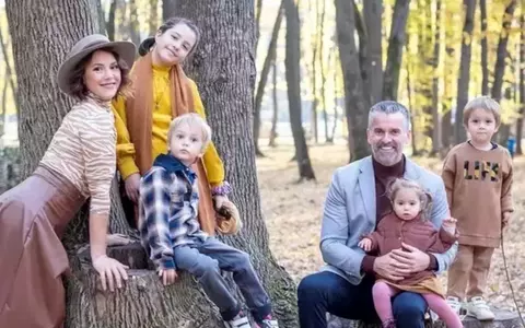 Oksana Ionașcu a născut de 6 ori acasă, asistată de soțul ei, și dezvăluie cum s-a întâmplat totul: "Nu merg la doctor imediat după naștere.Eu îmi dau voie să fiu femeia de acum o mie de ani, care trăiește în modernitate"
