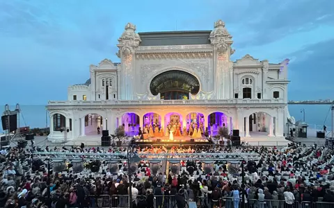Cât te costă să faci cununia civilă în Cazinoul din Constanța / Imagini spectaculoase cu bijuteria arhitecturală de la malul mării