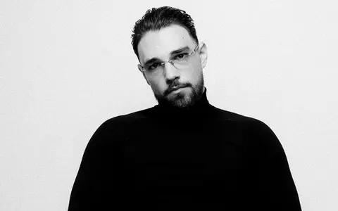 Andrew Barabancea este la terapie intensivă, după ce a suferit un infarct, la doar 24 de ani. Este perfect conștient: "Oi fi eu la terapie intensivă, dar piesa asta mă ajută să trec mai rapid hopul ăsta!"