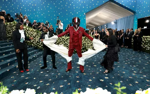 Tommy Hilfiger aduce Hollywoodul la MET Gala, iar Damson Idris își face o intrare emblematică în mașina din filmul F1