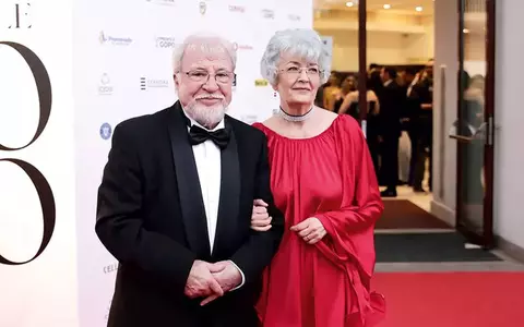 Eva Kiss a revenit pe scena Teatrului Tănase după 50 de ani și a fost susținută de fiu și de nepotul ei: ”Sunt foarte bucuroasă că i-am avut alături de mine”. Ce a povestit despre fiicele ei din Danemarca / EXCLUSIV