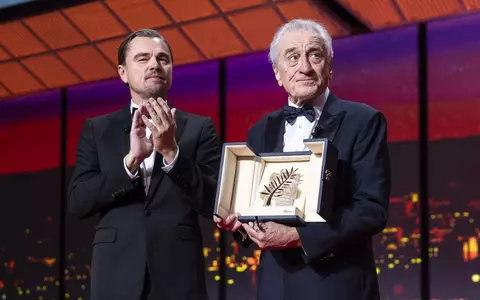 Robert De Niro, recompensat cu Palme d'Or onorific la Cannes 2025. Leonardo DiCaprio i-a înmânat trofeul: „Arta este în căutare de libertate” / Pledoaria sa pentru democrație