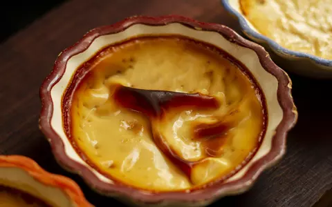 Rețetă de cremă catalană. Desert de origine spaniolă