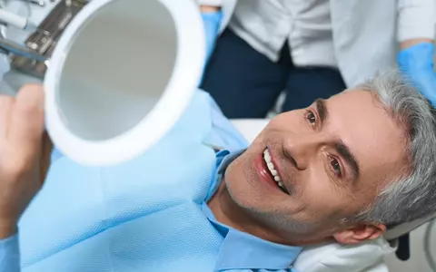 Implant dentar Fast and Fixed. Zâmbet complet în 24 de ore