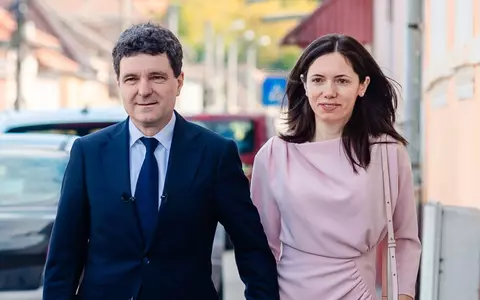 Nicușor Dan a postat o fotografie care a devenit virală, în ziua alegerilor, și un mesaj menit să sensibilieze: "Când te întorci acasă, știi că ai rădăcini. Dar și că porți o datorie"