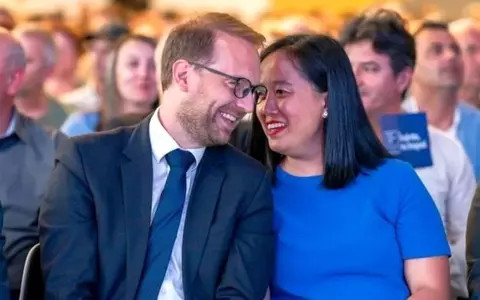 Cine este Yiran Lin, soţia lui Dominic Fritz, primarul Timișoarei. Are 39 de ani, s-au căsătorit în 2021 și câteva luni mai târziu au devenit părinți