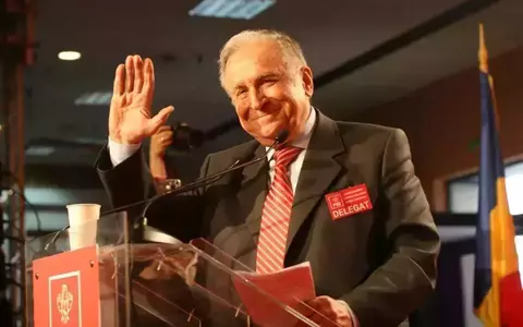 Ion Iliescu rămâne internat la ATI. Cum se simte acum, după ce în weekend nu au mai apărut vești despre starea lui: "Pacientul este conştient, stabil cardiovascular"