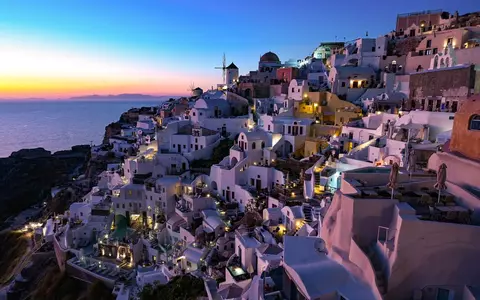 Grecia a introdus noi taxe pentru turiști, în vara 2025. Cât plătesc în plus cei care merg în vacanță