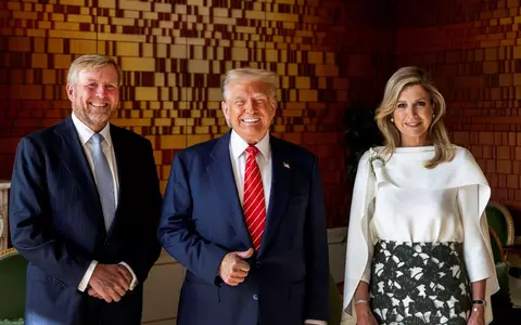 Regina Maxima a Olandei l-a imitat pe Donald Trump în timp ce vorbea, în direct, la TV: „Este cea mai tare. Tratează-l ca pe un bebeluș!” Imaginile au devenit virale