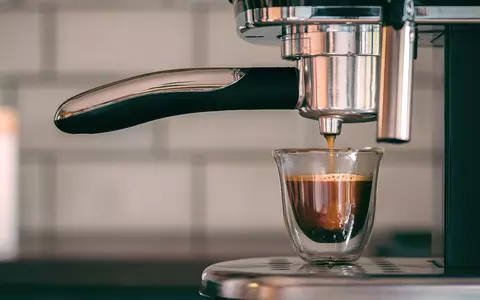 5 motive pentru care merită să investești într-un aparat de cafea